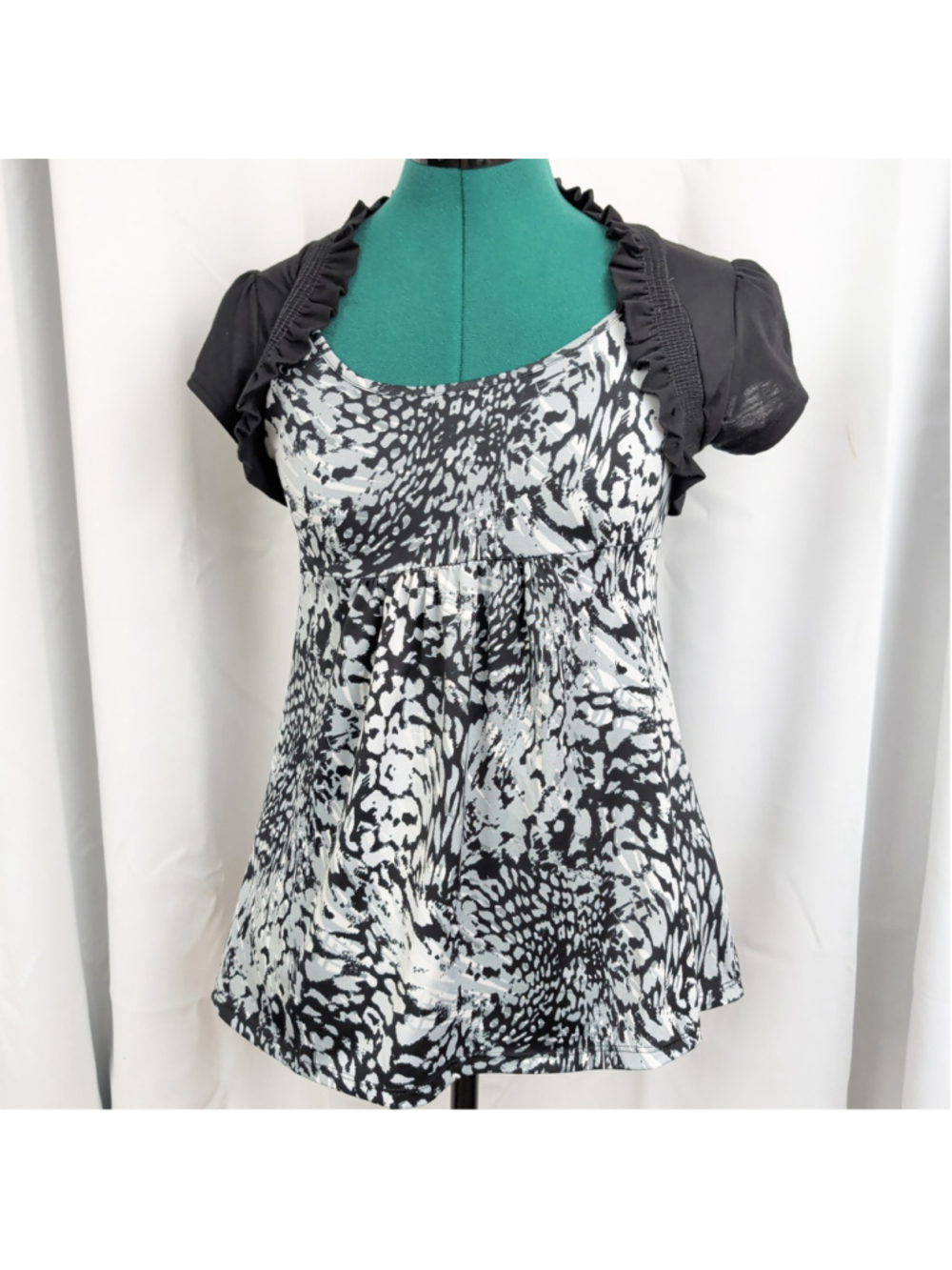 Vintage USA Made Hynotik Ruffled Collar leopard print top